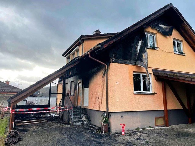 Das abgebrannte Haus in Hausen ist nach dem Feuer unbewohnbar.  | Foto: Nico Kapitz