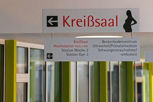 Tod in einem Basler Kreisaal: Angeklagte rzte widersprechen sich vor Gericht
