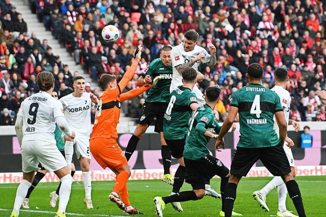 Der SC Freiburg unterlag dem spielstarken VfB Stuttgart.  | Foto: Achim Keller