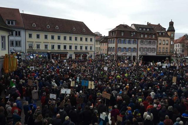 Liveticker: Rund 4500 Menschen demonstrieren bei 