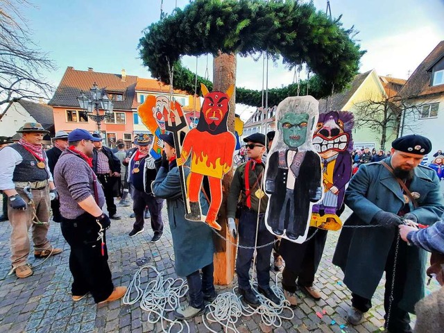 Der Kranz  und die Narrenfiguren  | Foto: Hannes Lauber