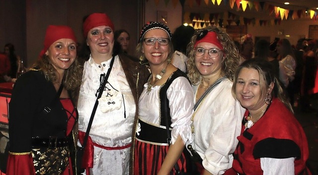 Adrette Piratenbrute beim Chio-Ball   | Foto: Marianne Bader