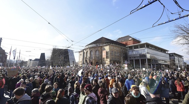 Der Platz der Alten Synagoge platzte schier aus allen Nhten.   | Foto: Rita Eggstein