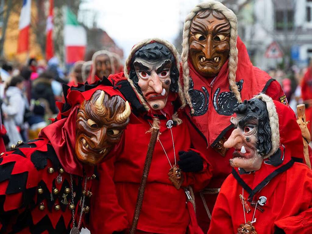 Die Hllenzunft aus Kirchzarten mit ihren verschiedenen Masken