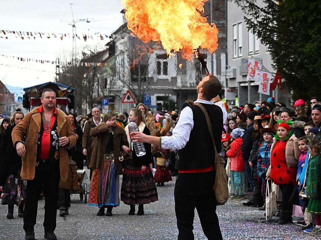 Spektakulr:  der Neuenburger Feuerspucker der Zigeunerclique.