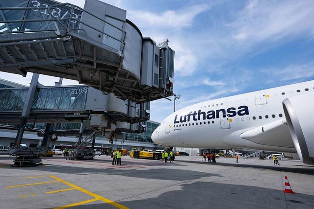 Von dem Streik sind die Lufthansa-Stan...burg, Berlin und Dsseldorf betroffen.  | Foto: Sven Hoppe (dpa)