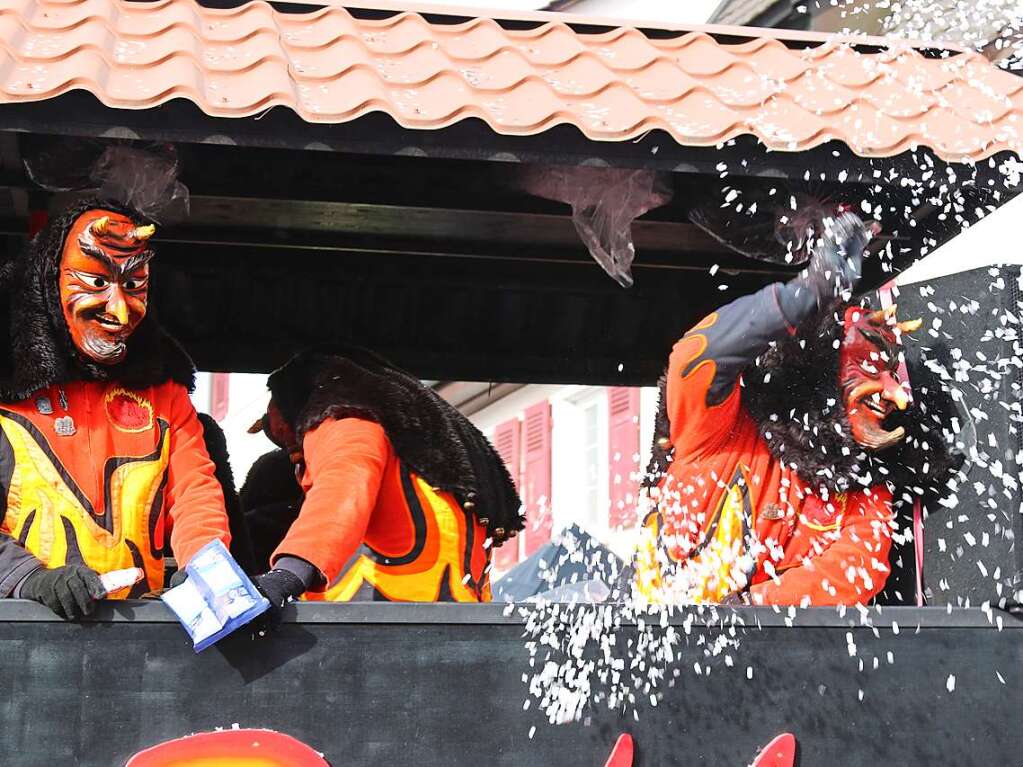 Der Umzug in Binzen ist einer der jhrlichen Hhepunkte der Fasnacht im Kreis Lrrach.