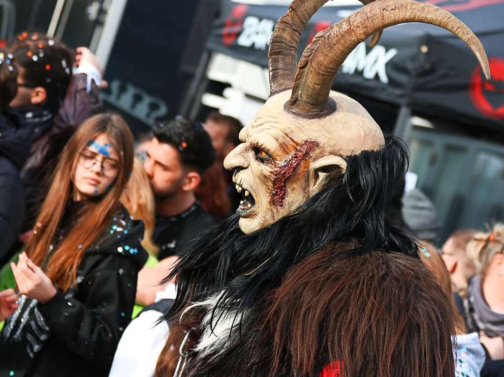 Der Umzug in Binzen ist einer der jhrlichen Hhepunkte der Fasnacht im Kreis Lrrach.