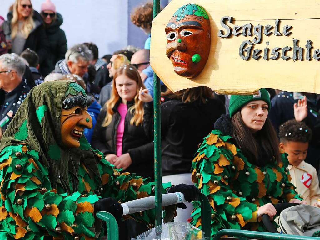 Der Umzug in Binzen ist einer der jhrlichen Hhepunkte der Fasnacht im Kreis Lrrach.