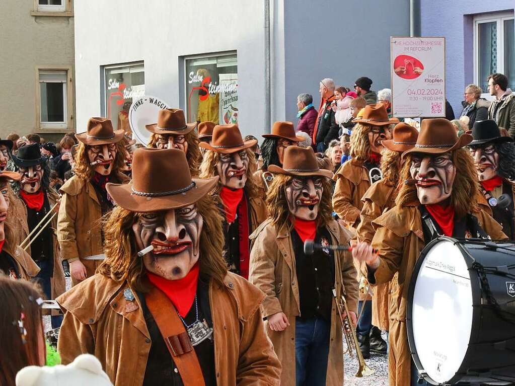 Der Umzug in Binzen ist einer der jhrlichen Hhepunkte der Fasnacht im Kreis Lrrach.