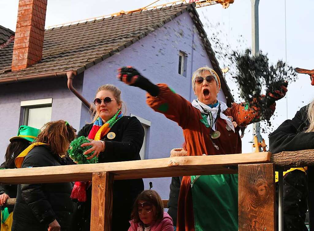 Der Umzug in Binzen ist einer der jhrlichen Hhepunkte der Fasnacht im Kreis Lrrach.