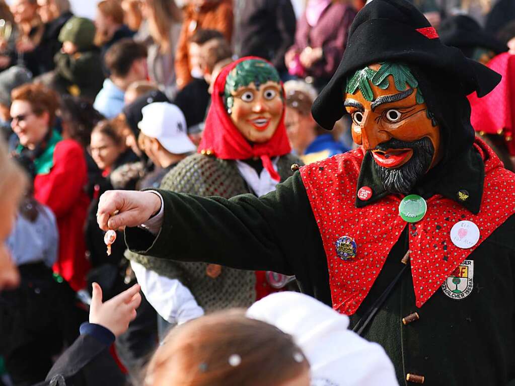 Der Umzug in Binzen ist einer der jhrlichen Hhepunkte der Fasnacht im Kreis Lrrach.