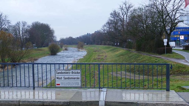 Auf Hhe der Sandomierz-Brcke fuhr der Rollstuhlfahrer in die Elz.  | Foto: Philipp Peters