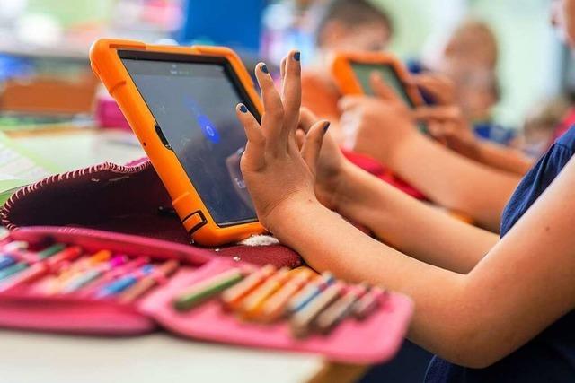 Schulleitungen sehen Fortschritt bei Ausstattung mit digitaler Technik