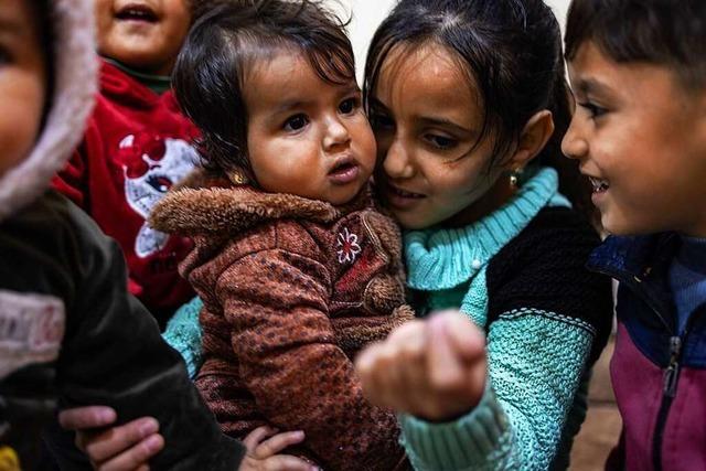 In Syrien 2023 unter Trmmern geboren: Afraa wird ein Jahr alt