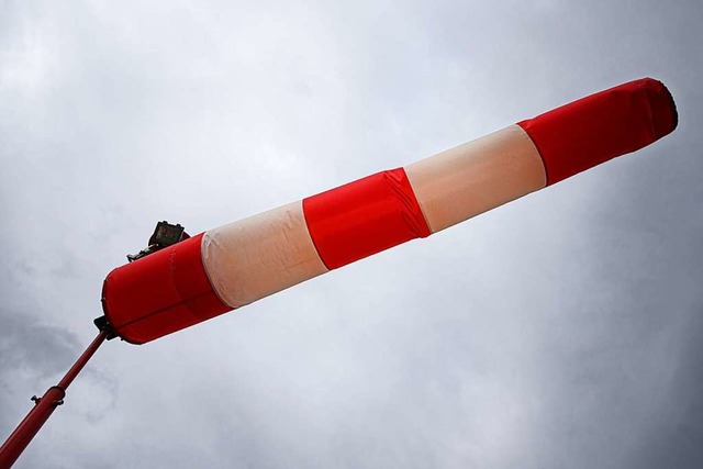 Auf dem Feldberg werden orkanartige B...tern pro Stunde erwartet. (Symbolbild)  | Foto: Robert Michael (dpa)