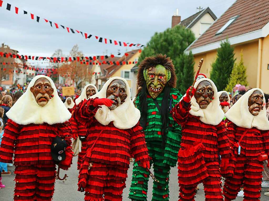 Beim groen Fasnachtsumzug der Narrenzunft Hornig sind am Sonntag rund 2000 Hstrger durch Orschweier gezogen. Es herrschte beste nrrische Stimmung.