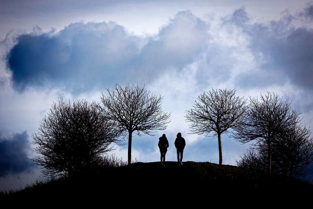 Eine Krebsdiagnose ist ein Schock. Ger...oment sein, um das Gesprch zu suchen.  | Foto: Moritz Frankenberg (dpa)