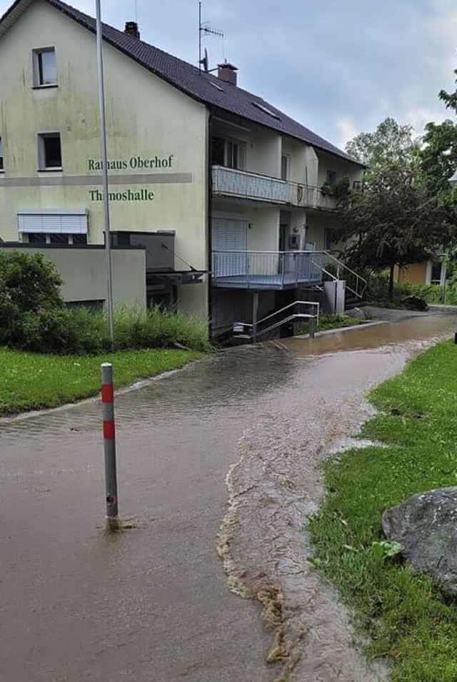 2021 gab es Hochwasser bei der Oberhofer Thimoshalle.  | Foto: Feuerwehr Murg