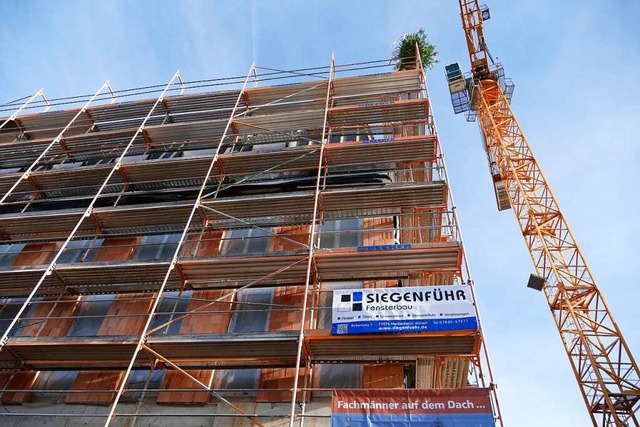 Beim Bau des Rathaus-Anbaus wurde nun ... Dort entstehen 50 neue Arbeitsplätze. | Foto: Susanne Ehmann Beim Bau des Rathaus-Anbaus wurde nun ... Dort entstehen 50 neue Arbeitsplätze. | Foto: Susanne Ehmann
