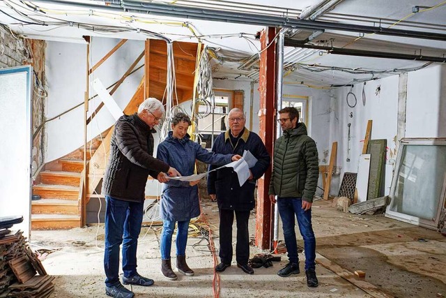 Besprechung auf der Baustelle: von lin...fried Wirth und Architekt Volker Hgel  | Foto: Ruth Seitz