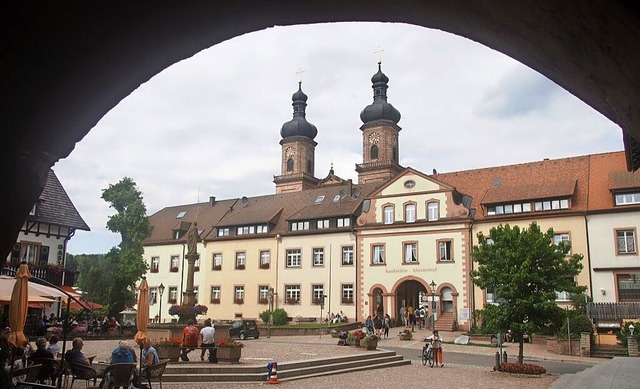 Die St. Petermer Barockkirche lockt zahlreiche Touristen an.  | Foto: Markus Donner