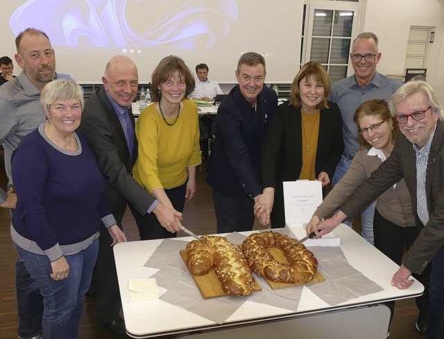 Kleine Strkung fr Volker Kieber (Mit...derats zum zehnjhrigen Dienstjubilum  | Foto: Frank Schoch