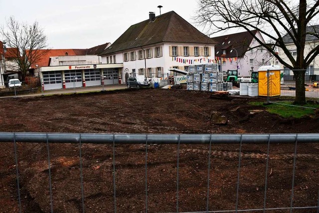Die Umgestaltung des Rathausplatzes so...geplant im Herbst abgeschlossen sein.   | Foto: Heinz und Monika Vollmar