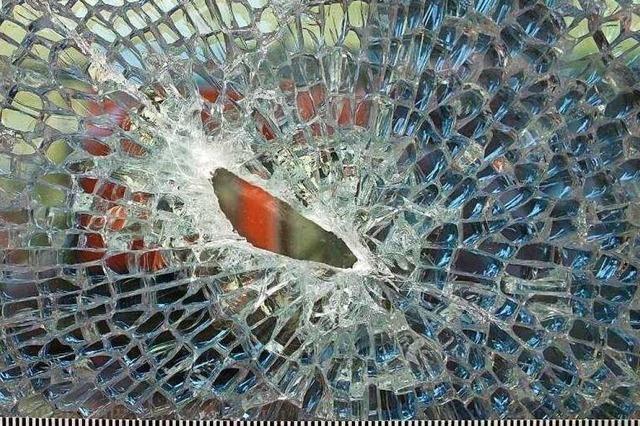 ICE-Fenster bei Offenburg beschdigt – Steinwurf mgliche Ursache
