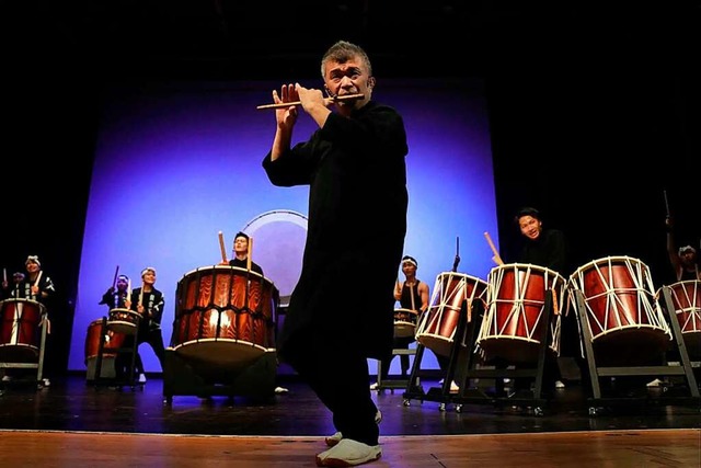Direktor und musikalische Leiter Chiak... er auch die Bambusquerflte Shinobue.  | Foto: think tank ART