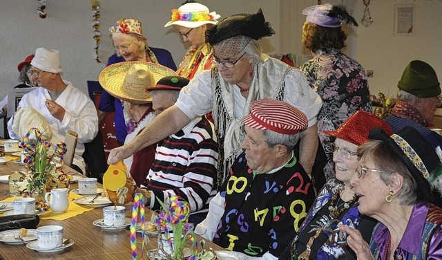 Bei der Seniorenfasnet gibt es Kaffee und Kuchen und dazu Musik.  | Foto: Bernhard Scherer