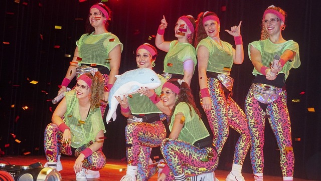 Tanz, Musik und Comedy boten die Akteurinnen und Akteure der Schindlejokel.  | Foto: Helmut Hringer