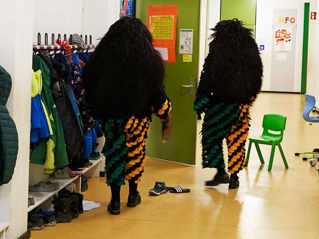 Die Schler der Grundschule wurden von den Merzhuser Brentrieber befreit. Danach wurde das Rathaus gestrmt.