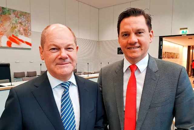 Kanzler Olaf Scholz (links) kommt auf ...von Johannes Fechner nach Emmendingen.  | Foto: Wahlkreisbro Fechner