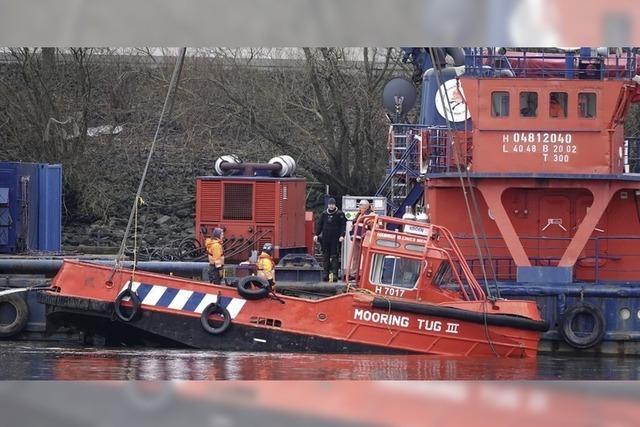Gesunkenes Schiff in Hamburg geborgen