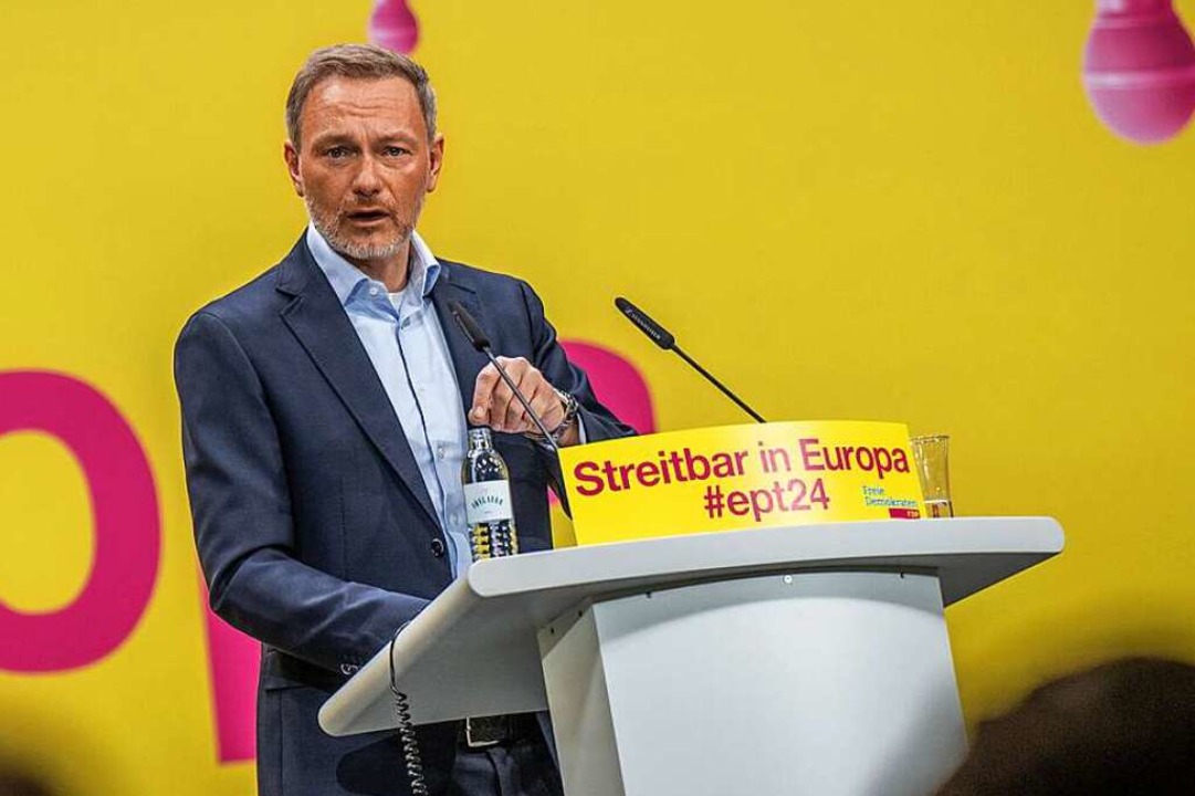 Unruhig vor der Europawahl: Parteichef...lechten Umfragewerte bisher nicht los.  | Foto: Michael Kappeler (dpa)