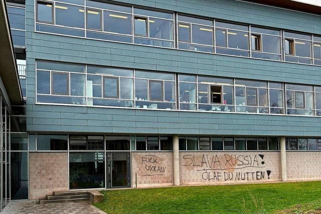 Verletzende Parolen auf Schulgebude in Bad Krozingen gesprht