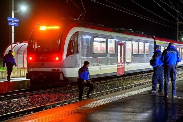 Schweizer Polizei erschießt Geiselnehmer in Zug im Kanton Waadt
