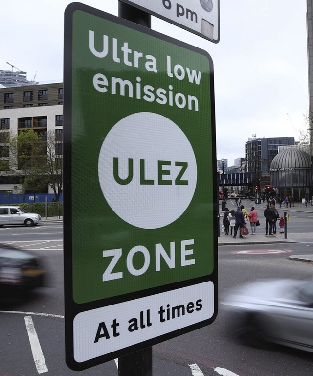 Eine der Londoner Umweltzonen ist die Ultra Low Emission Zone.  | Foto: Yui Mok (dpa)