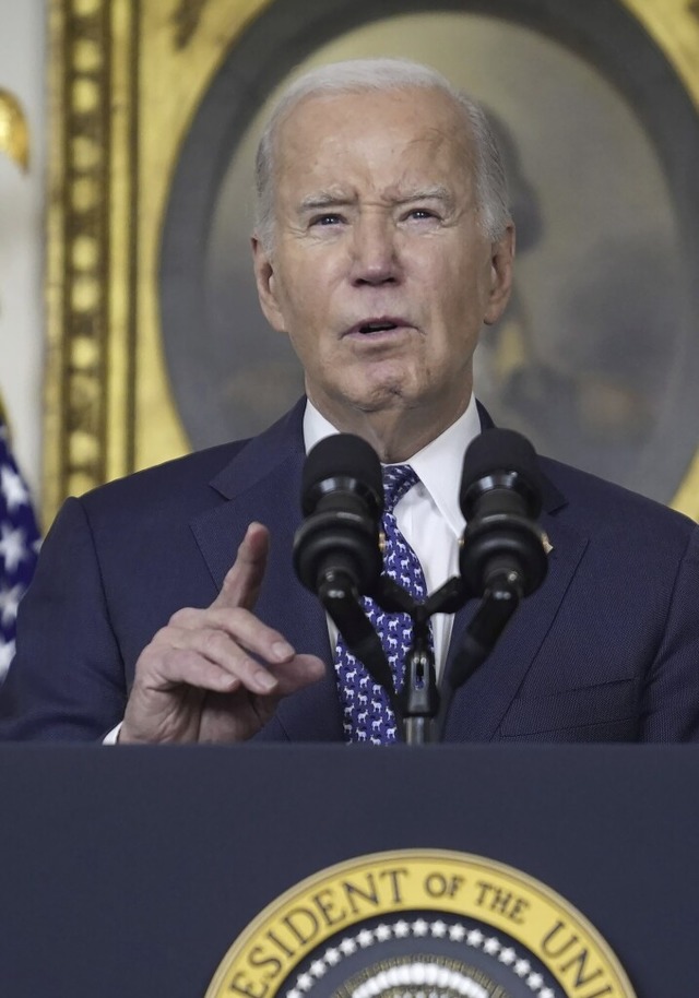 Biden reagiert aufgebracht auf den Bericht und bringt vieles durcheinander.  | Foto: Evan Vucci (dpa)