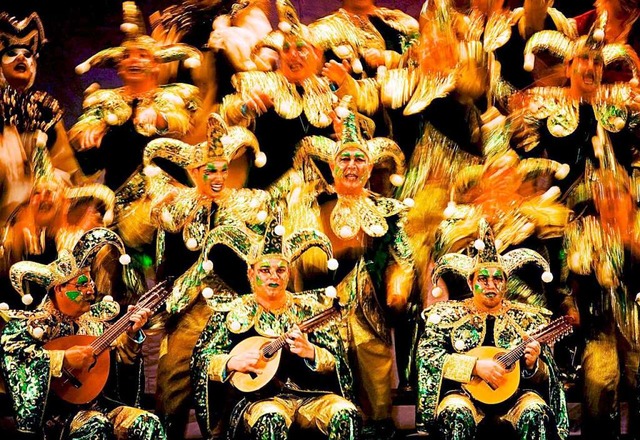Eine Musikgruppe beim Karneval in der spanischen Stadt Cdiz  | Foto: A2609 epa efe Jorge Zapata