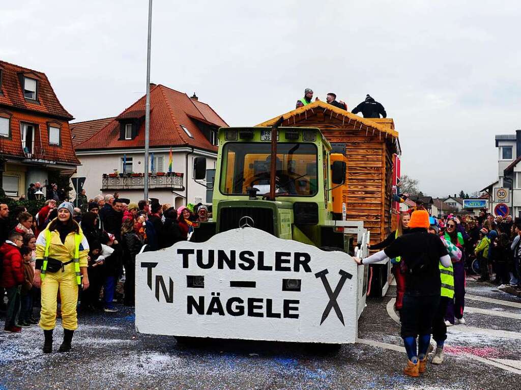 Feinste Stimmung und immer wieder Konfetti: der groe Umzug in Bad Krozingen versprach jede Menge Spa.