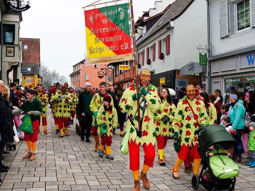 Feinste Stimmung und immer wieder Konfetti: der groe Umzug in Bad Krozingen versprach jede Menge Spa.