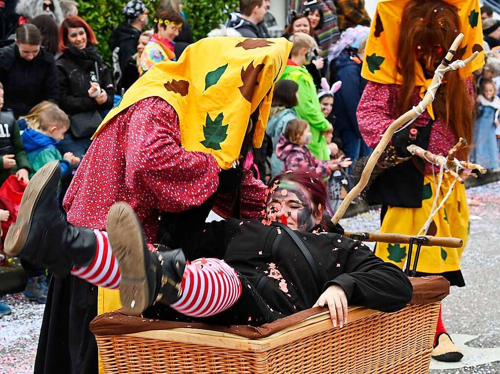 Feinste Stimmung und immer wieder Konfetti: der groe Umzug in Bad Krozingen versprach jede Menge Spa.