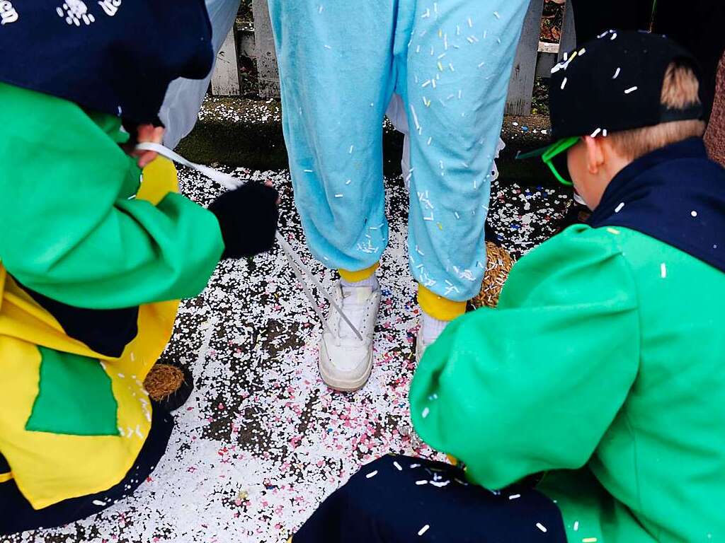 Feinste Stimmung und immer wieder Konfetti: der groe Umzug in Bad Krozingen versprach jede Menge Spa.