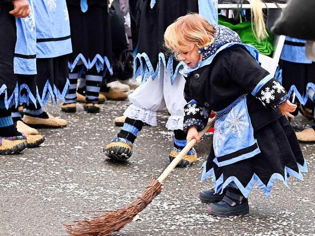 Feinste Stimmung und immer wieder Konfetti: der groe Umzug in Bad Krozingen versprach jede Menge Spa.