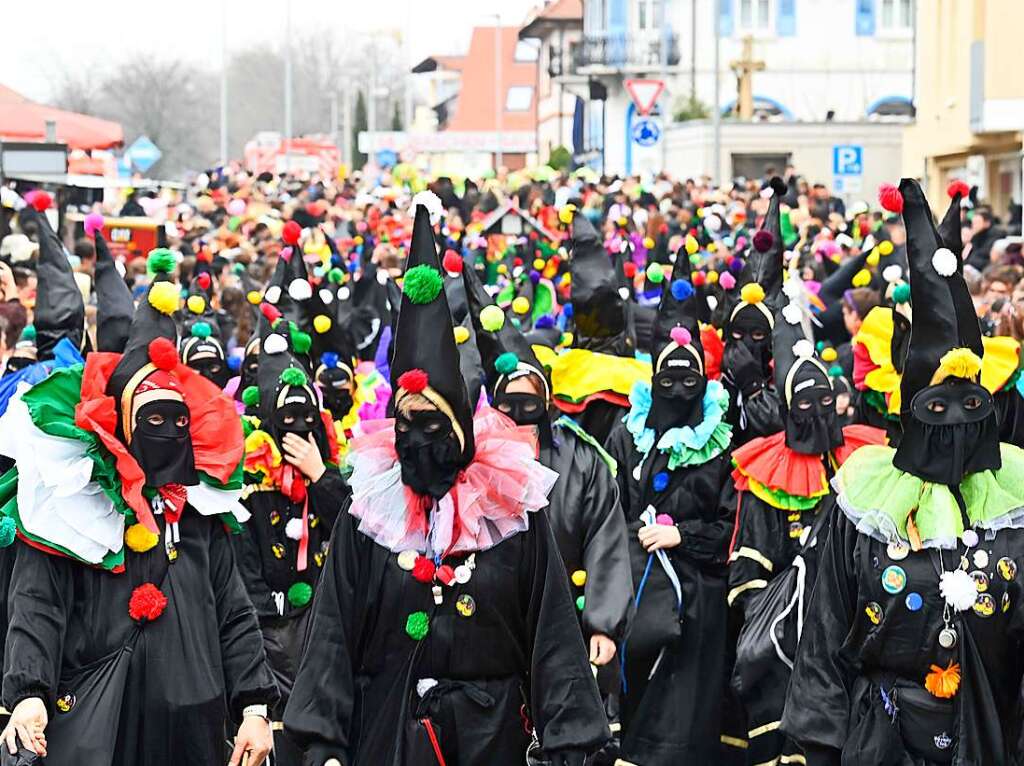 Feinste Stimmung und immer wieder Konfetti: der groe Umzug in Bad Krozingen versprach jede Menge Spa.