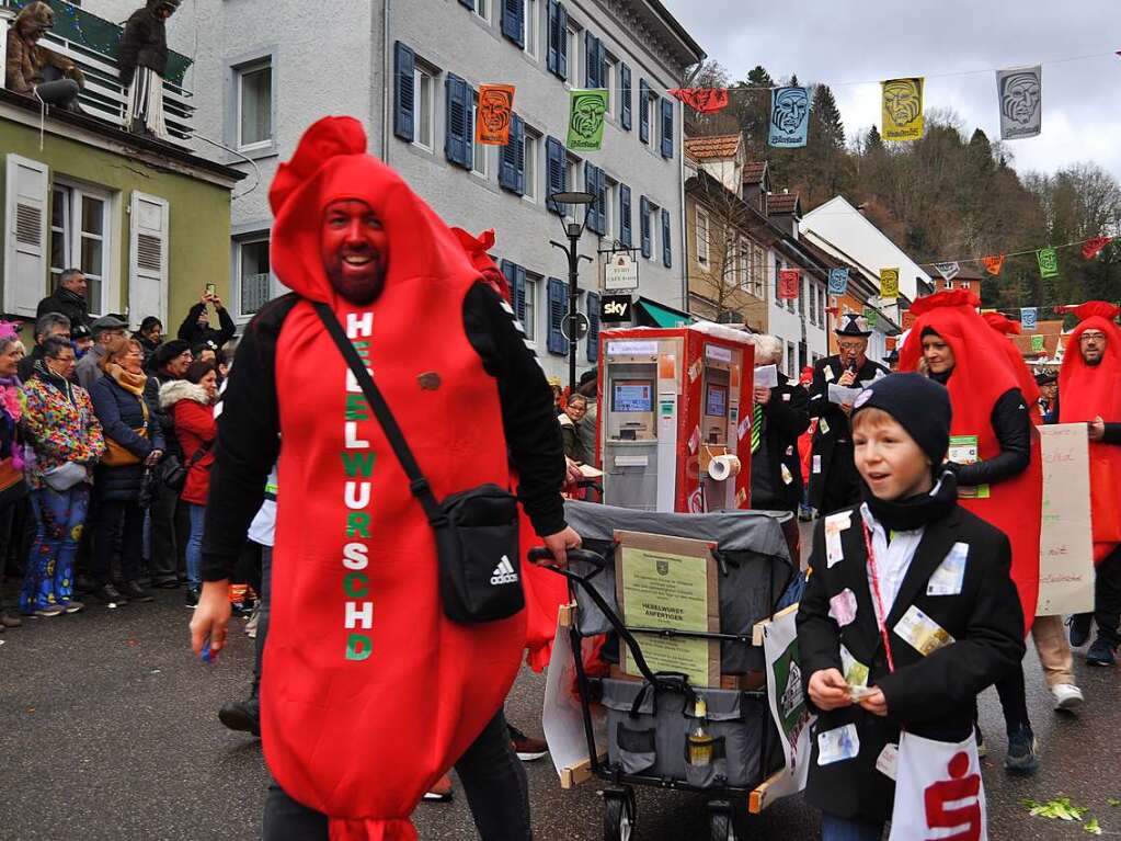 Impressionen vom Zeller Fasnachtsumzug am Sonntag mit den herrlichen Motivwagen und Fugruppen.