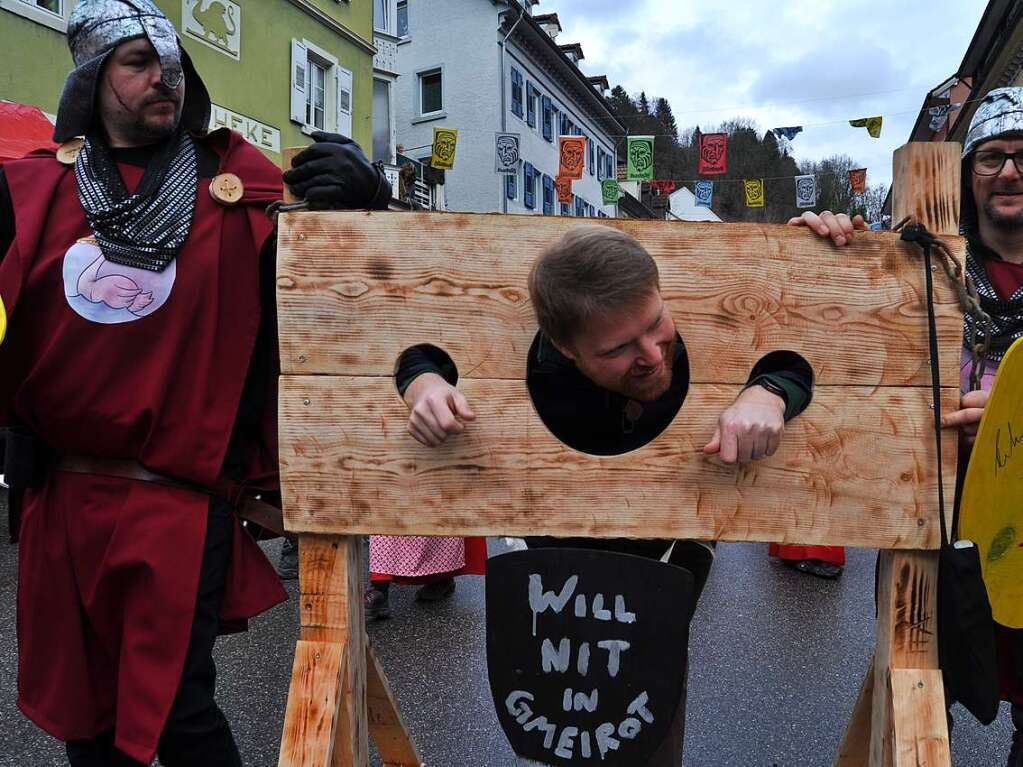 Impressionen vom Zeller Fasnachtsumzug am Sonntag mit den herrlichen Motivwagen und Fugruppen.