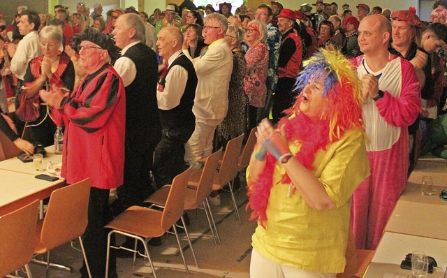Das Publikum hielt es bei den zahlreic...renabends nur selten auf den Sthlen.   | Foto: Teningen